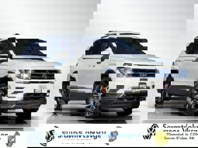 Used 2020 Volkswagen Tiguan SE w/ Panoramic Sunroof Package