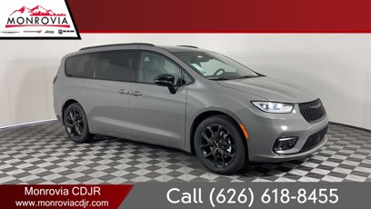 New 2025 Chrysler Pacifica Limited