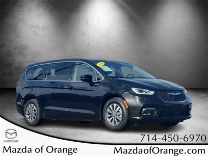 Used 2024 Chrysler Pacifica Select