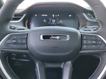 New 2025 Jeep Grand Cherokee Limited w/ Black Appearance Package