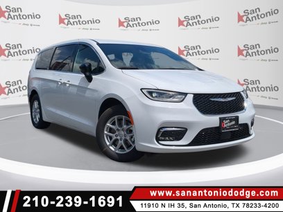 New 2025 Chrysler Pacifica Select