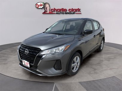 New 2025 Nissan Kicks Play S