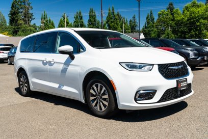 Used 2023 Chrysler Pacifica Touring-L