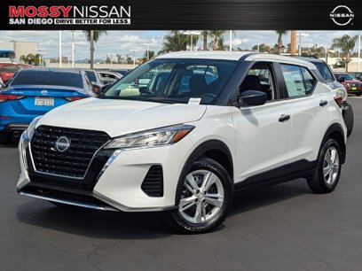New 2025 Nissan Kicks Play S