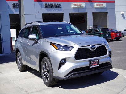 New 2025 Toyota Highlander XLE