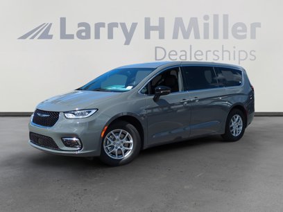 New 2025 Chrysler Pacifica Select