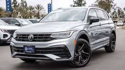 Certified 2024 Volkswagen Tiguan SE R-Line