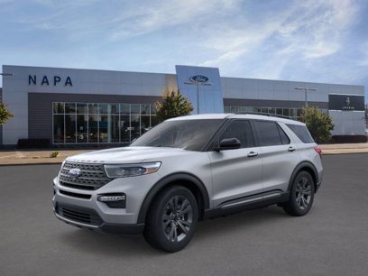 New 2024 Ford Explorer XLT w/ Equipment Group 202A
