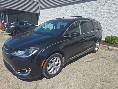 Used 2017 Chrysler Pacifica Touring-L Plus w/ Tire & Wheel Group