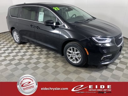 Used 2023 Chrysler Pacifica Touring-L