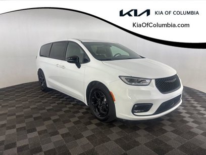 Used 2024 Chrysler Pacifica Select