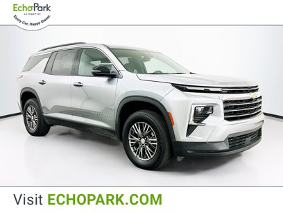 Used 2025 Chevrolet Traverse LT