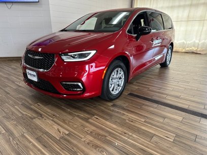 New 2025 Chrysler Pacifica Select