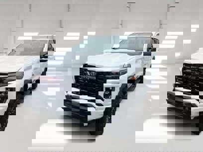 New 2025 GMC Canyon Elevation w/ Convenience Package