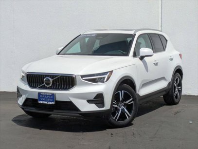 Used 2025 Volvo XC40 B5 Core