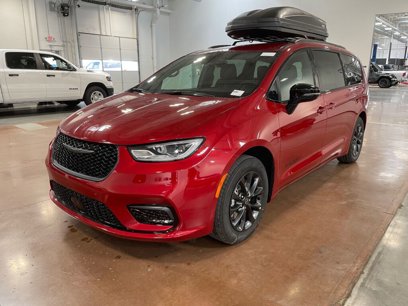 New 2025 Chrysler Pacifica Select