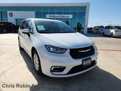 Used 2023 Chrysler Pacifica Touring-L