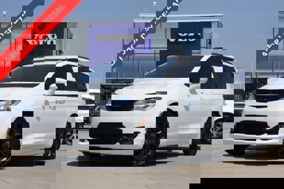 Used 2019 Chrysler Pacifica Touring-L w/ S Appearance Package