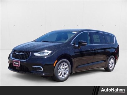New 2025 Chrysler Pacifica Select