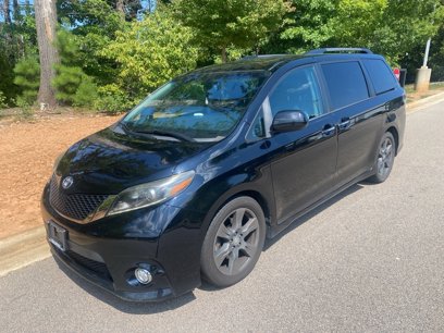 Used 2017 Toyota Sienna SE Premium