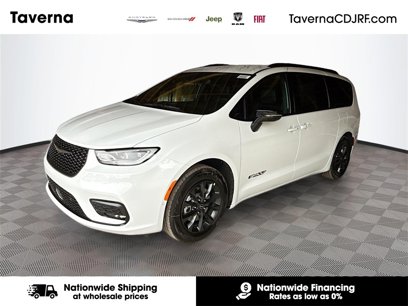 New 2025 Chrysler Pacifica Select