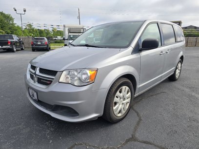 Used 2018 Dodge Grand Caravan SE w/ UConnect Hands-Free Group