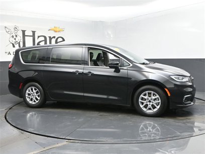 Used 2023 Chrysler Pacifica Touring-L