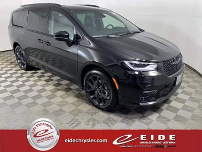 New 2025 Chrysler Pacifica Limited