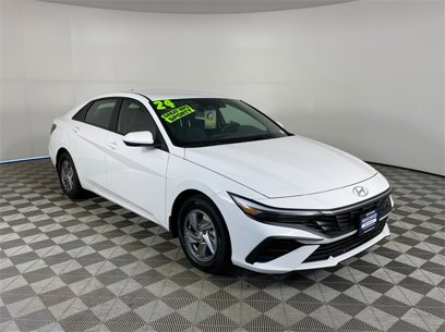 New 2024 Hyundai Elantra SE
