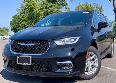 New 2026 Chrysler Pacifica Select