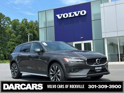 New 2025 Volvo V60 B5 Cross Country Ultra w/ Climate Package