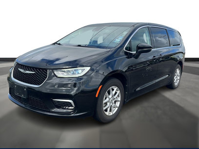 Used 2023 Chrysler Pacifica Touring-L