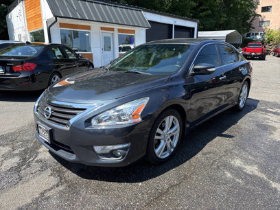 Used 2013 Nissan Altima 3.5 SL w/ Technology Pkg