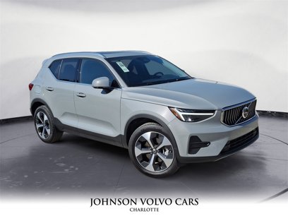 New 2025 Volvo XC40 B5 Core w/ Climate Package