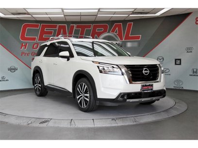 Used 2024 Nissan Pathfinder Platinum w/ Cargo Package