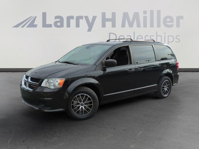 Used 2019 Dodge Grand Caravan SE w/ UConnect Hands-Free Group