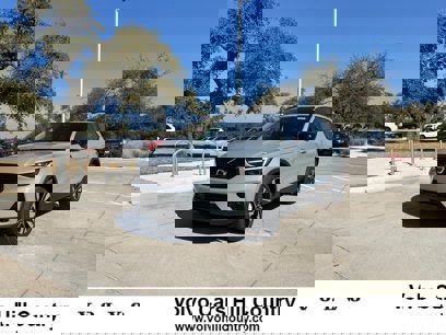 New 2025 Volvo XC40 B5 Plus w/ Protection Package Premier