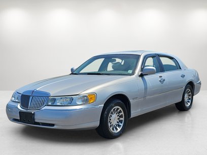 Used 2001 Lincoln Town Car Signature
