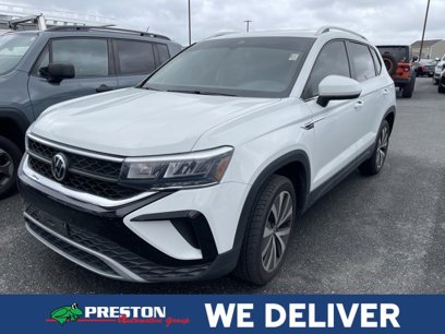 Used 2022 Volkswagen Taos SE w/ Panoramic Sunroof Package