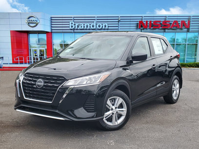 New 2025 Nissan Kicks Play S
