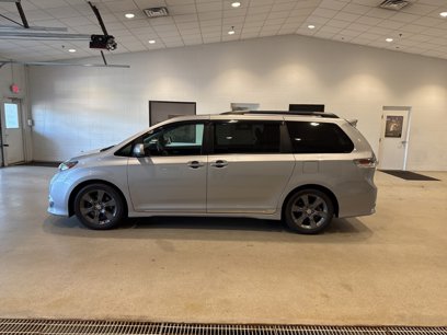Used 2016 Toyota Sienna SE