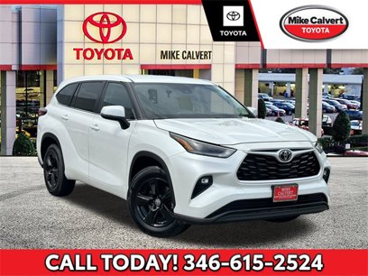 Used 2023 Toyota Highlander LE