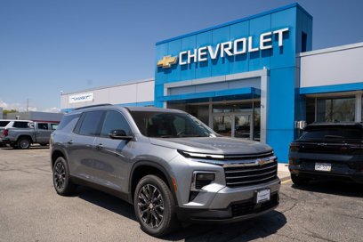 New 2025 Chevrolet Traverse LT w/ Sun and Wheel Package