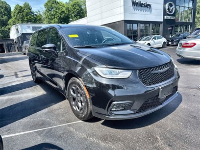 Used 2022 Chrysler Pacifica Limited w/ S Appearance Package