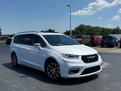Used 2024 Chrysler Pacifica Pinnacle