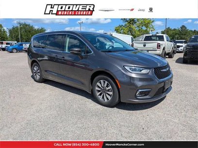 Used 2023 Chrysler Pacifica Touring-L