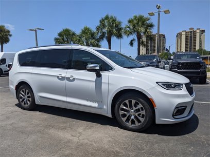 New 2025 Chrysler Pacifica Pinnacle