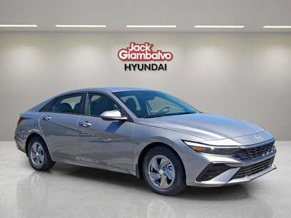 New 2025 Hyundai Elantra SE
