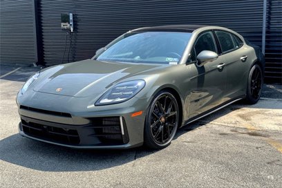 New 2025 Porsche Panamera 4