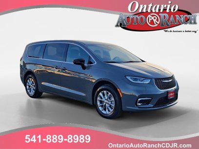 New 2025 Chrysler Pacifica Select